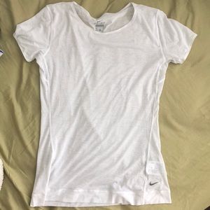 White nike dry fit t-shirt